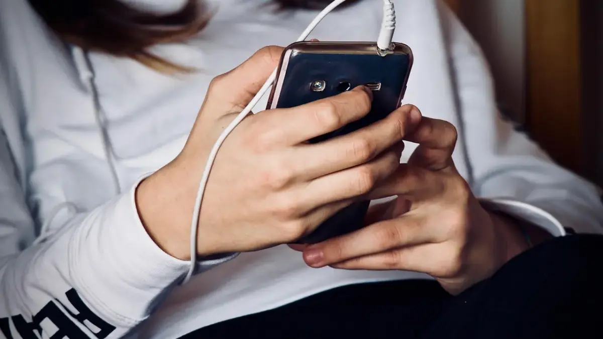 mi a különbség a messenger és a whatsapp között